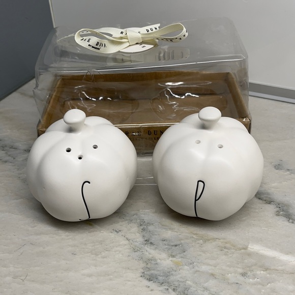 Rae Dunn Pumpkin Salt and Pepper Shakers - Picture 1 of 12